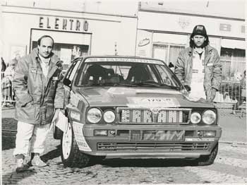 Foto di Riccardo Errani e Stefano Casadio con la loro auto da rally